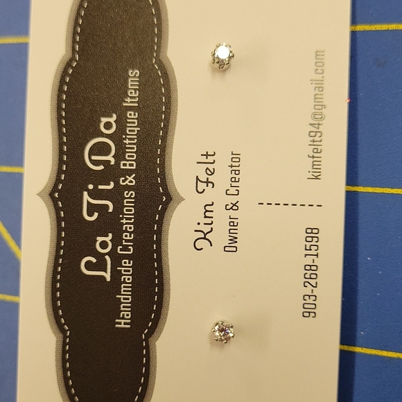 Diamond Faux Stud 0.3 cm Earrings 6 prong - Picture 1 of 2